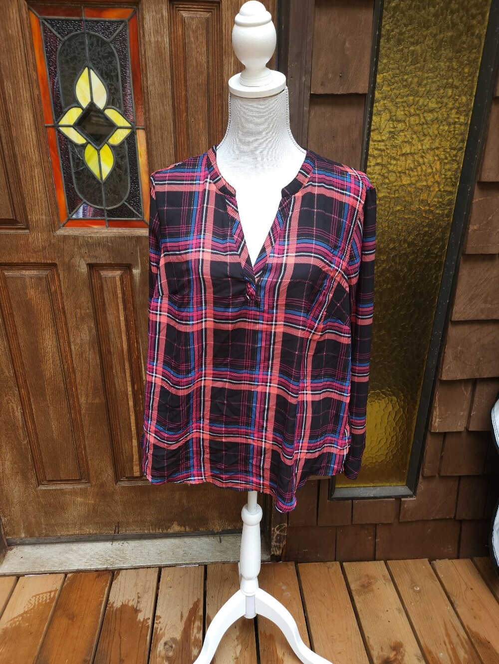 Torrid-size 0-Women's Black and Pink Plaid V-Neck Blouse - Picture 2 of 3